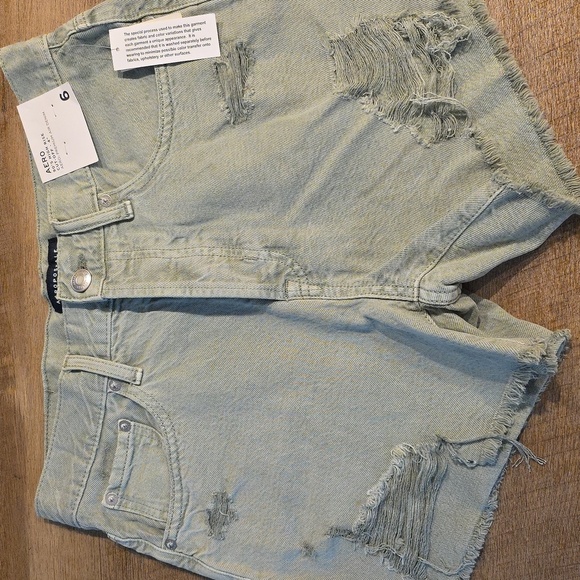 Aeropostale- 90's High Rise Ripped Cut Off Shorts- NWT! Size 6 - Picture 2 of 7